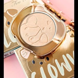 Too Faced Clover Highlighter in Glowver BNIB